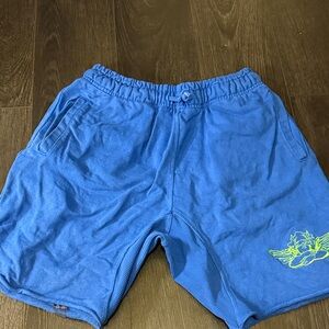 Boys lie short medium